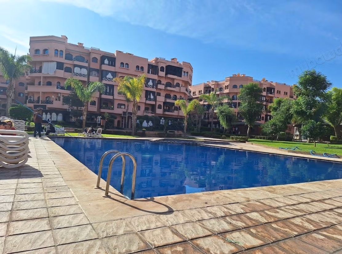 Incantevole Appartamento con 1 Camera da Letto e Terrazza, Residenza Sicura con Piscina e Giardini