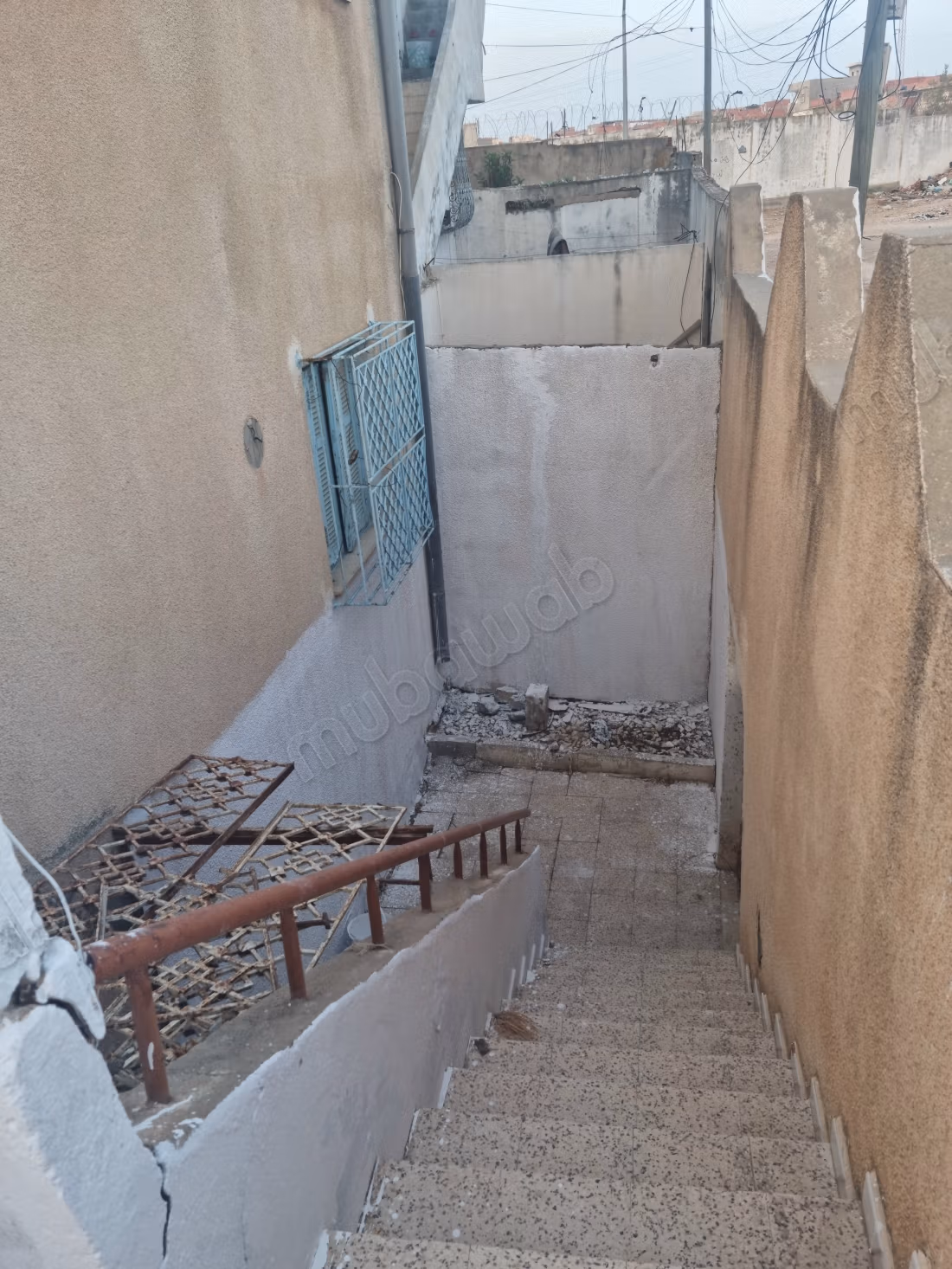 Maison à vendre à El Mourouj 1.2 chambres agréables. Terrasse et jardin