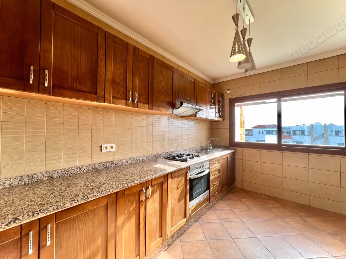 Vender apartamento en Cabo Negro residencia JARDÍN DE LILAS. 3 hermosos dormitorios. Entorno tranquilo con vista a la montaña, doble acristalamiento