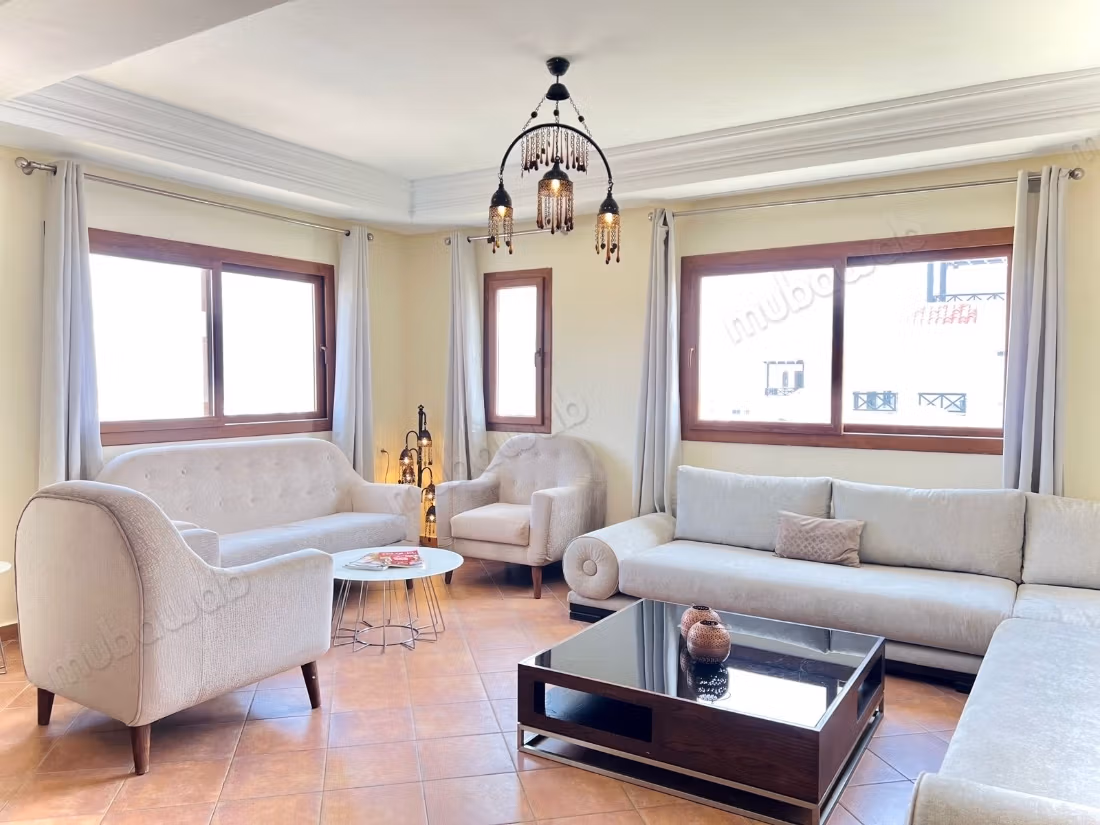Vender apartamento en Cabo Negro residencia JARDÍN DE LILAS. 3 hermosos dormitorios. Entorno tranquilo con vista a la montaña, doble acristalamiento