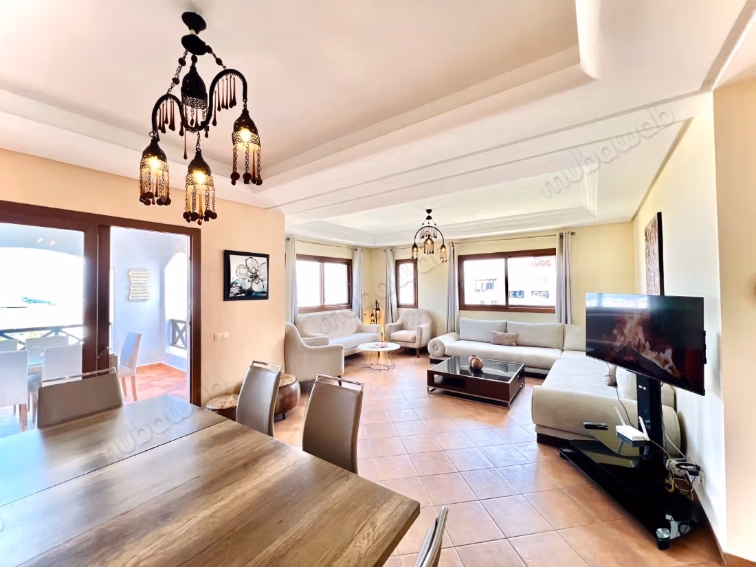Vender apartamento en Cabo Negro residencia JARDÍN DE LILAS. 3 hermosos dormitorios. Entorno tranquilo con vista a la montaña, doble acristalamiento
