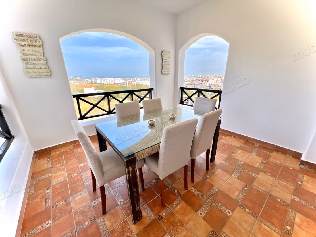 Vender apartamento en Cabo Negro residencia JARDÍN DE LILAS. 3 hermosos dormitorios. Entorno tranquilo con vista a la montaña, doble acristalamiento