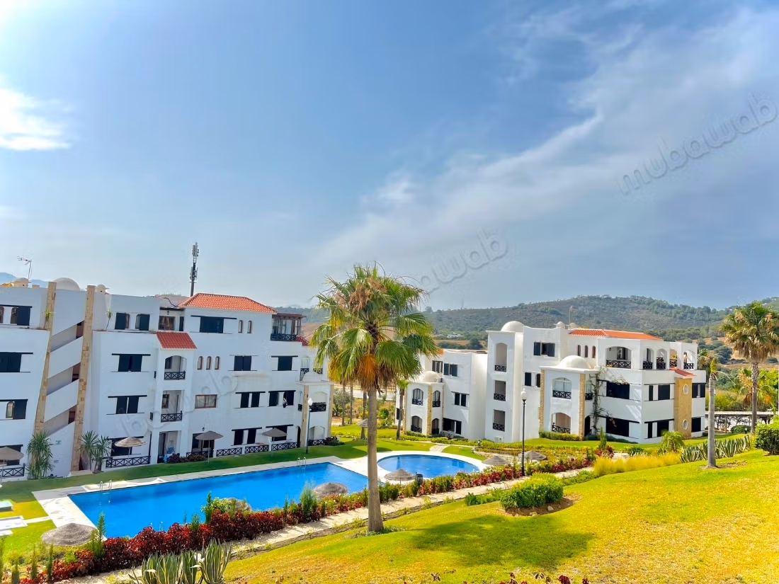 Vender apartamento en Cabo Negro residencia JARDÍN DE LILAS. 3 hermosos dormitorios. Entorno tranquilo con vista a la montaña, doble acristalamiento