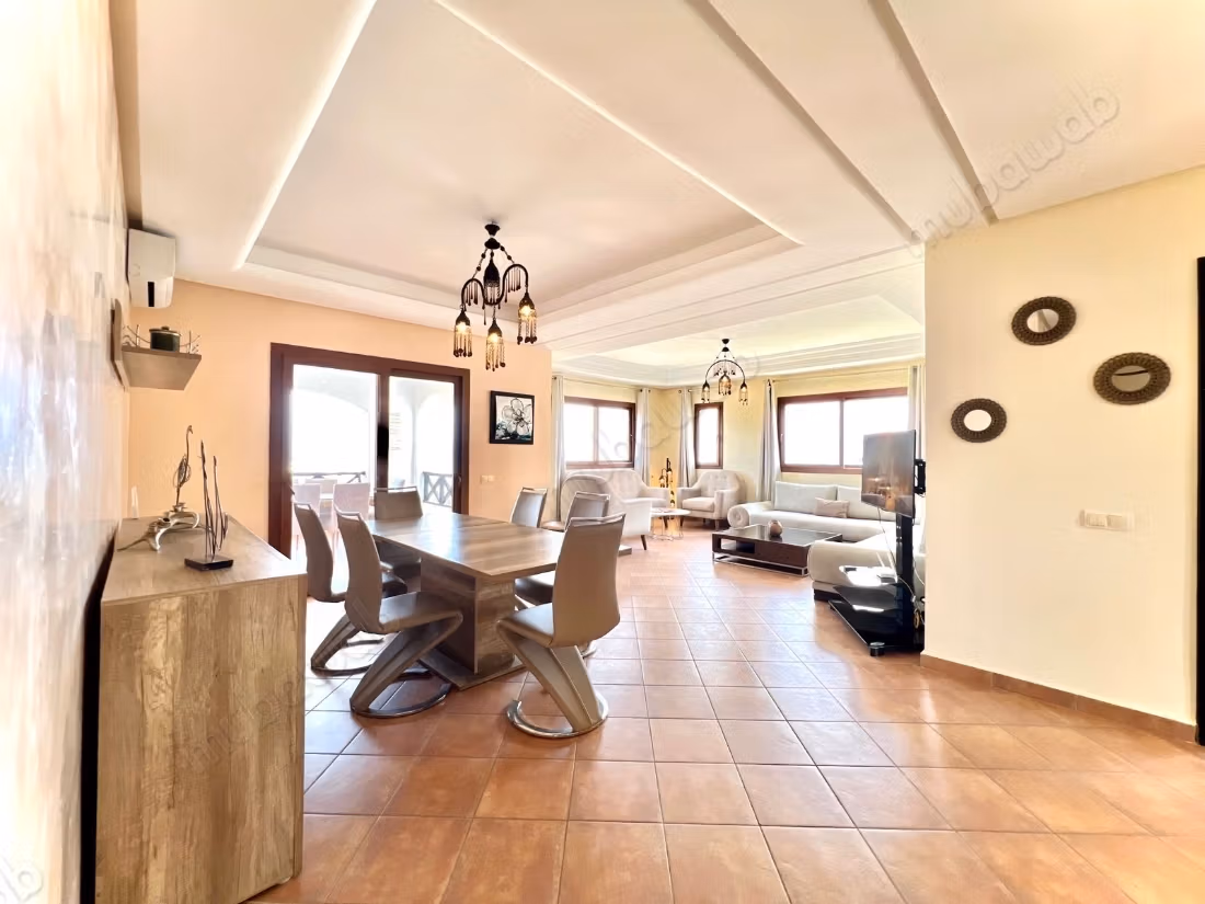 Vender apartamento en Cabo Negro residencia JARDÍN DE LILAS. 3 hermosos dormitorios. Entorno tranquilo con vista a la montaña, doble acristalamiento