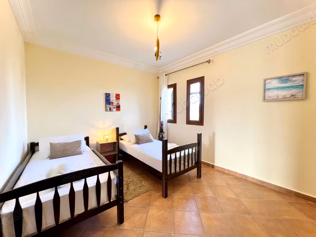 Vender apartamento en Cabo Negro residencia JARDÍN DE LILAS. 3 hermosos dormitorios. Entorno tranquilo con vista a la montaña, doble acristalamiento