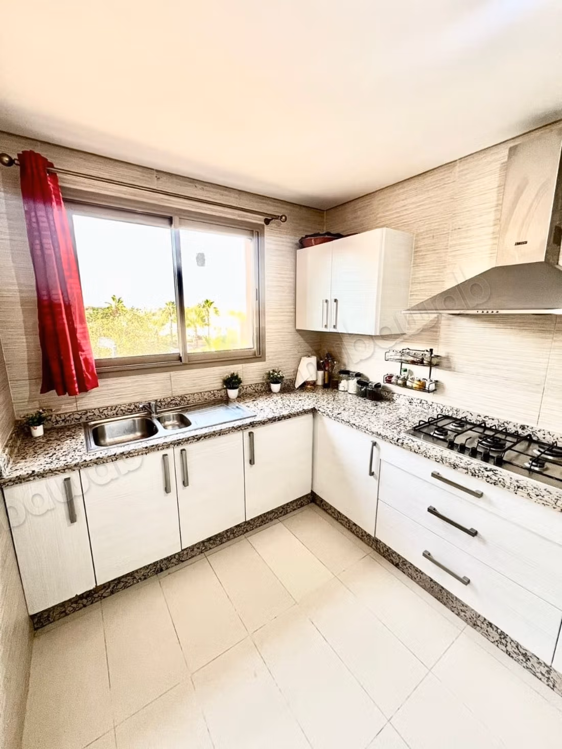 Apartments for rent on Boulevard Medi 6.3 Excellent rooms. Garden and elevator