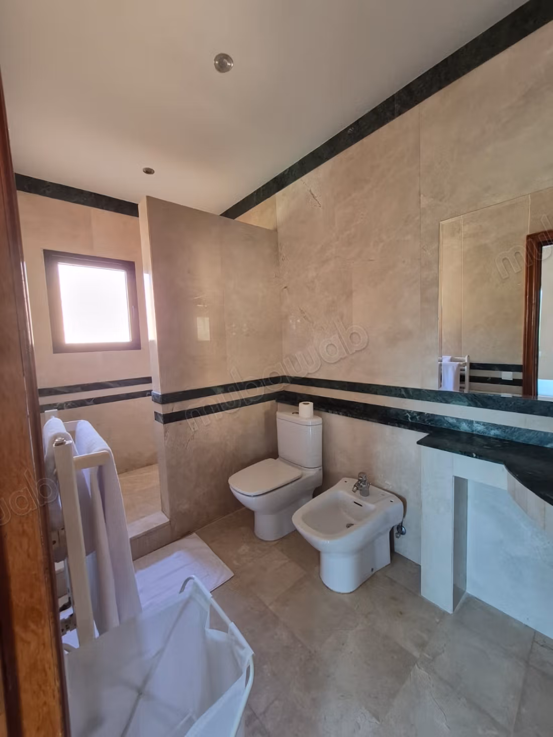 Een villa met 5 slaapkamers in Amlkiss