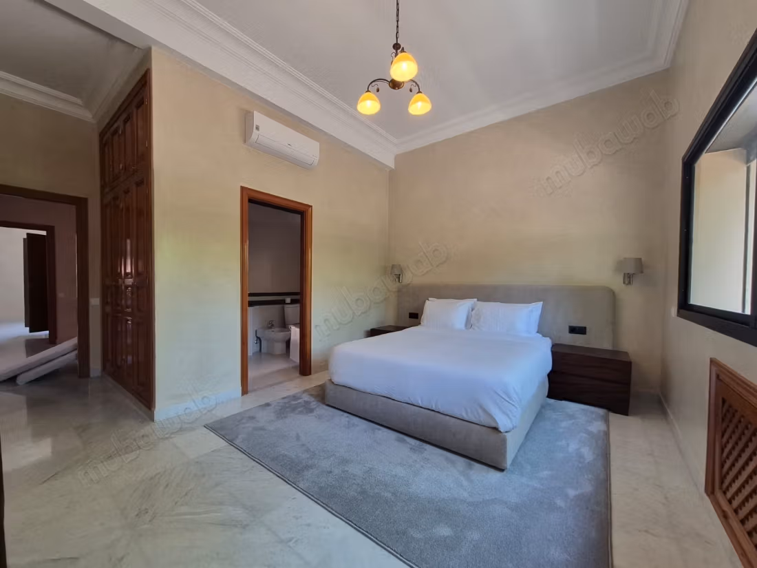 Een villa met 5 slaapkamers in Amlkiss