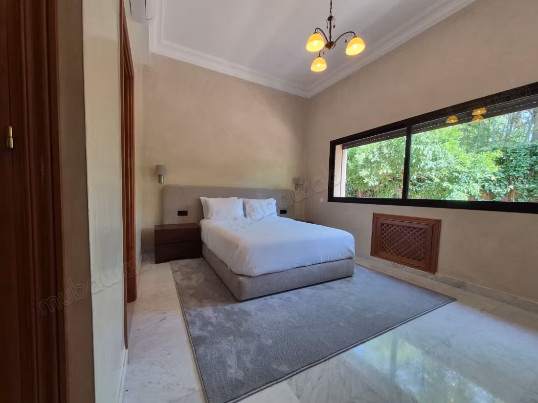 Een villa met 5 slaapkamers in Amlkiss