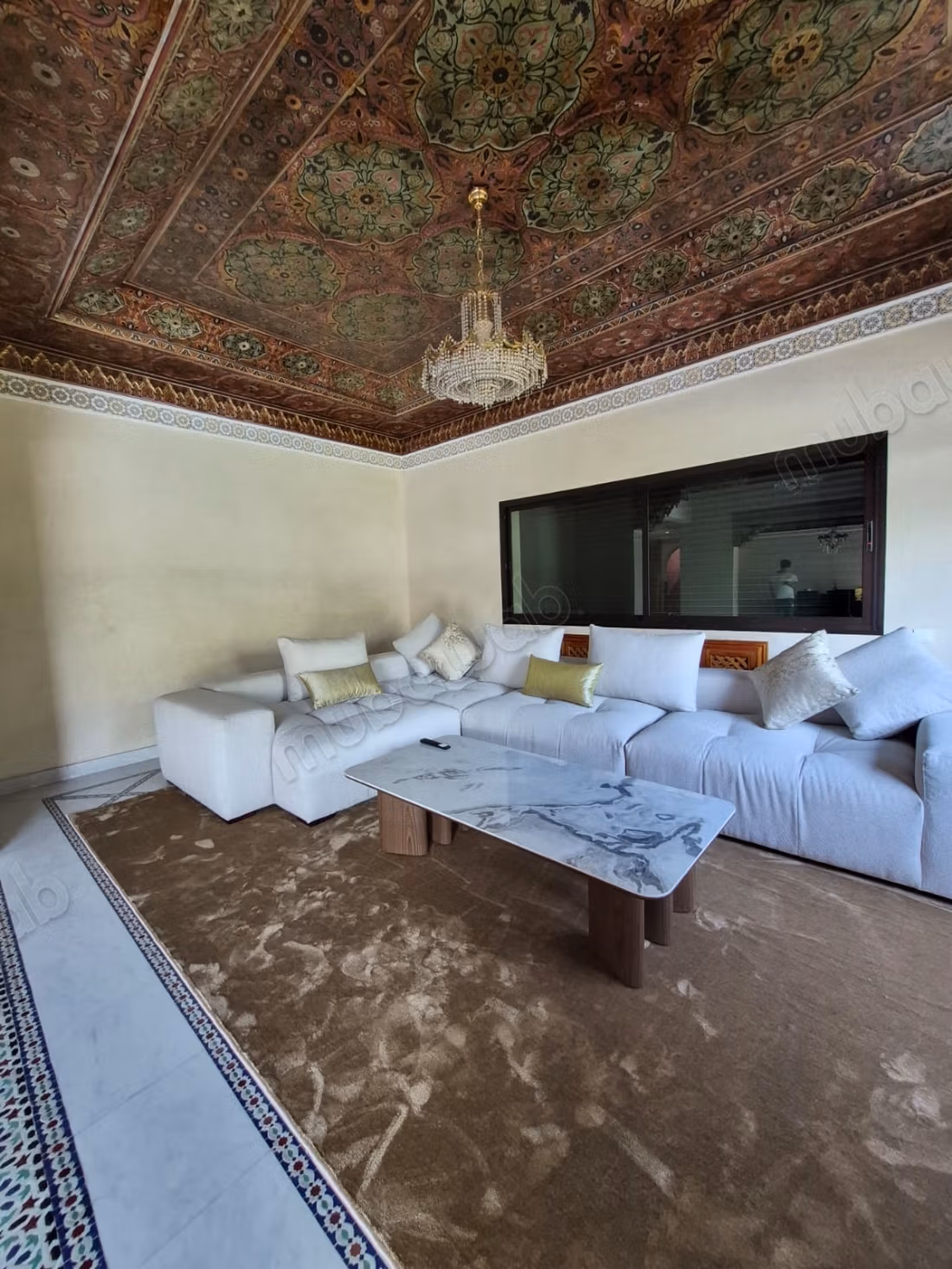 Een villa met 5 slaapkamers in Amlkiss