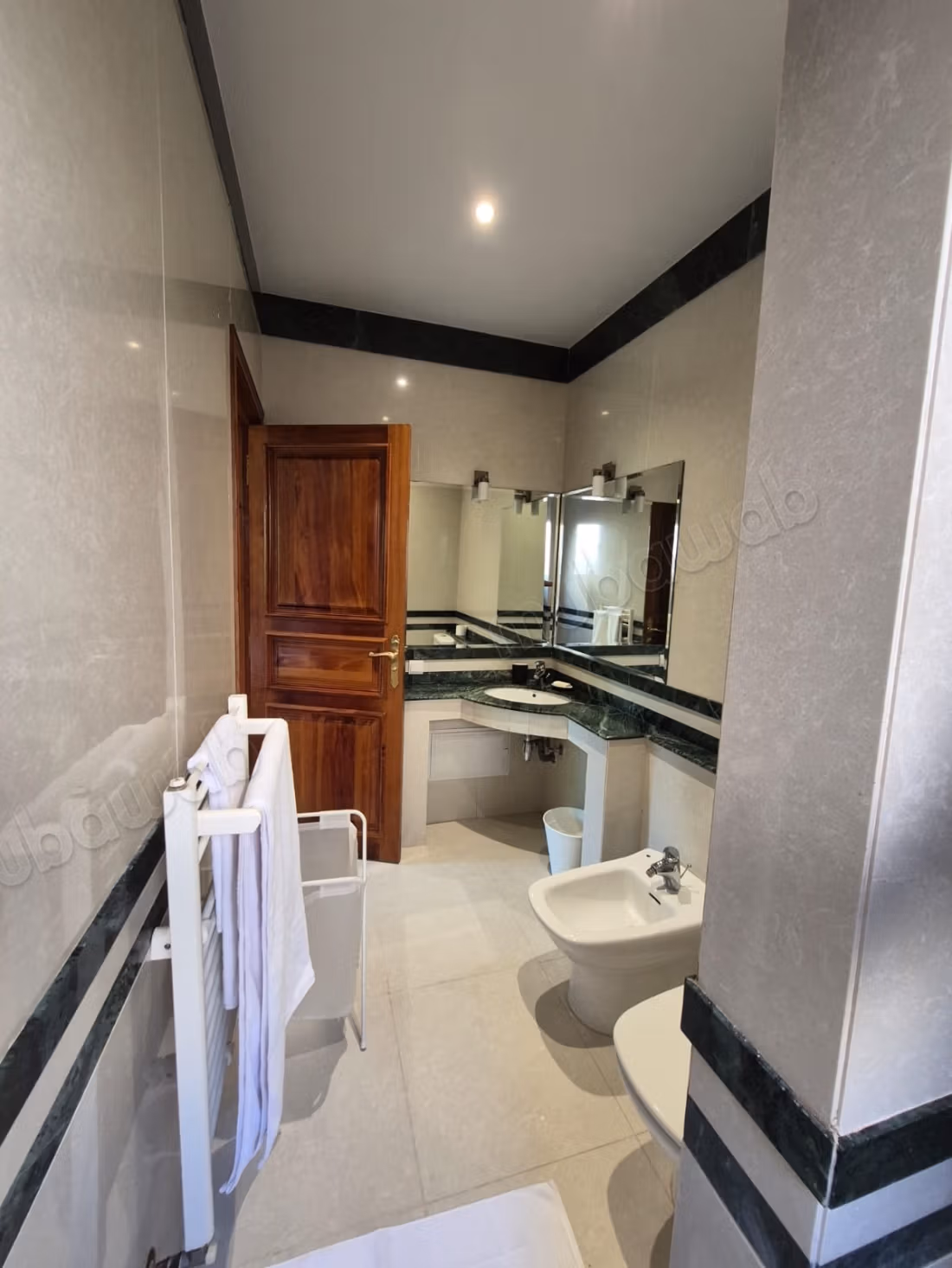 Een villa met 5 slaapkamers in Amlkiss