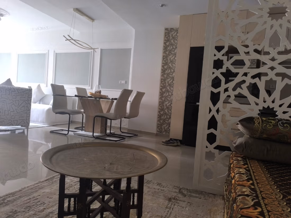 Superbe appartement à louer à Sidi Belyout. 
4 pièces confortables. 
Bien meublé