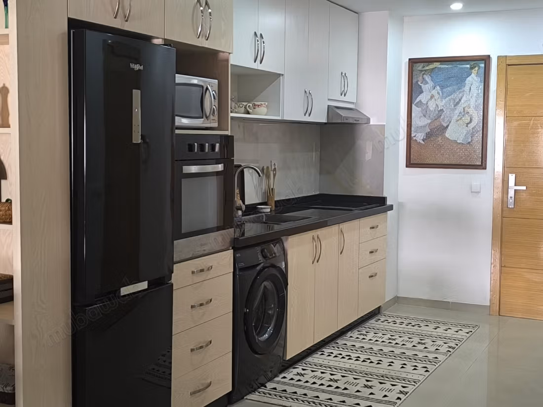 Superbe appartement à louer à Sidi Belyout. 
4 pièces confortables. 
Bien meublé