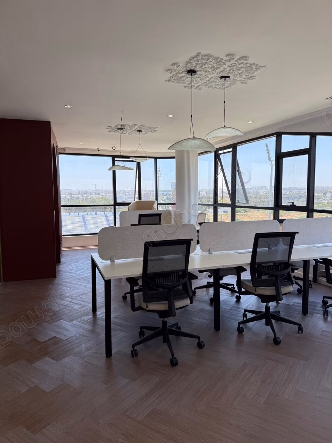 Bureau aménagé et meublé CFC