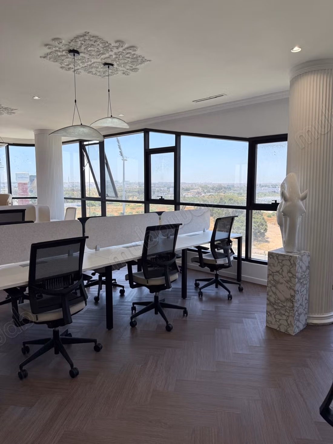 Bureau aménagé et meublé CFC