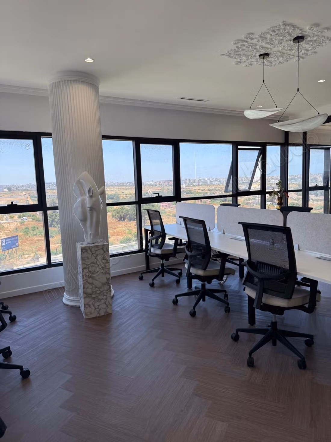 Bureau aménagé et meublé CFC