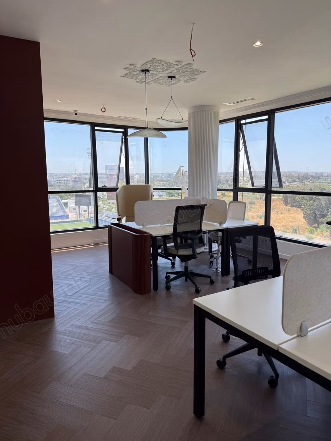 Bureau aménagé et meublé CFC