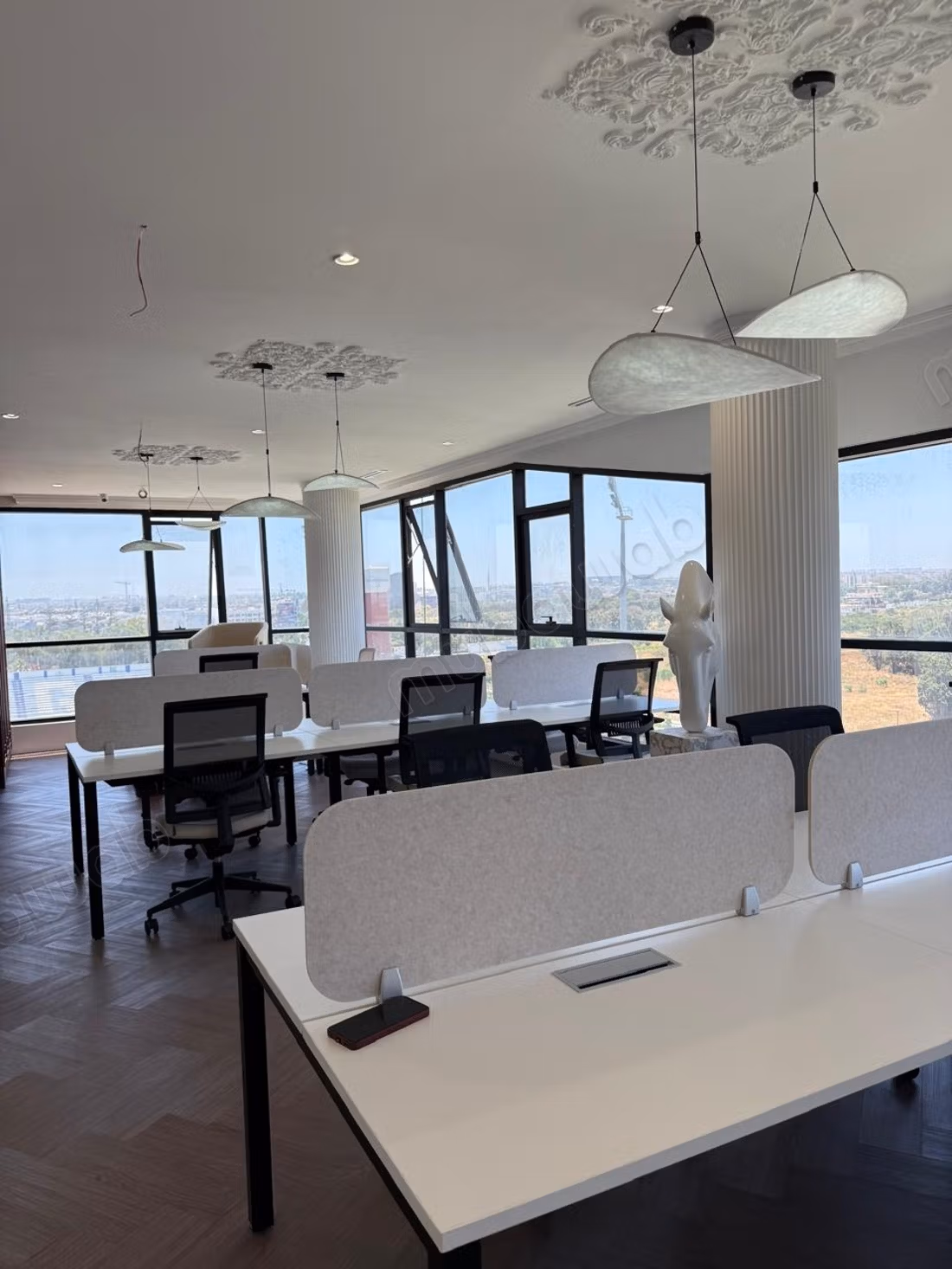 Bureau aménagé et meublé CFC