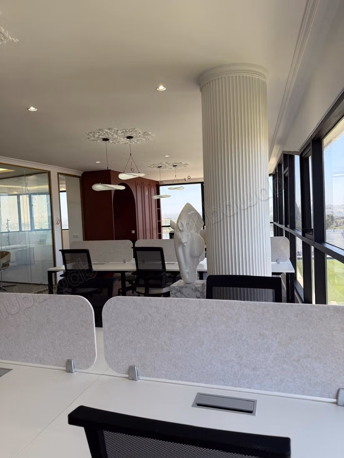 Bureau aménagé et meublé CFC