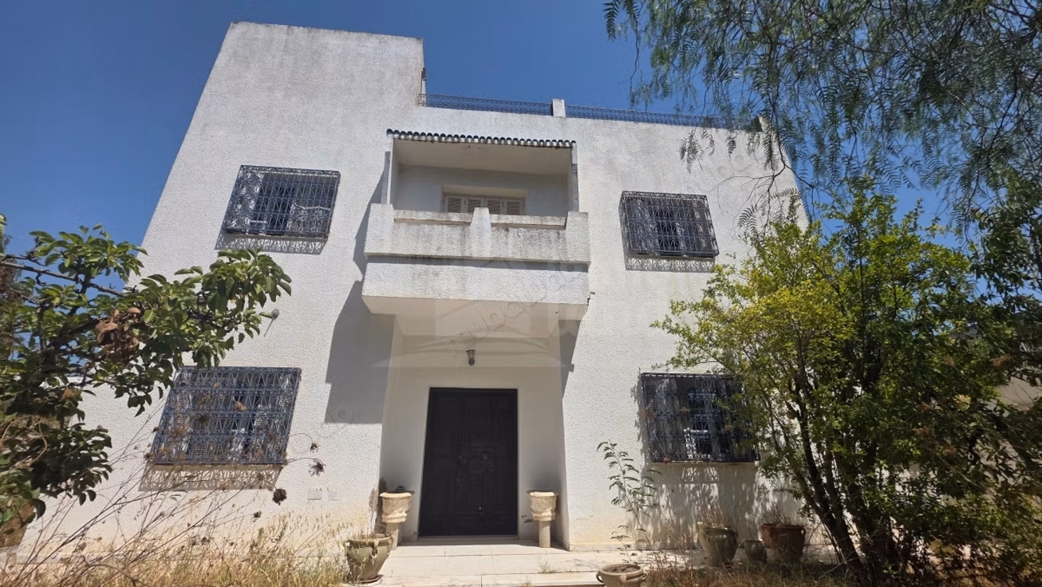 Villa de 491m2 terrain et 250m2 Bâtit à menzah 9c