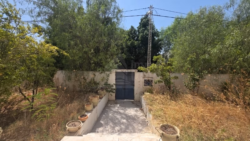 A villa of 491m2 land and 250m2 built in Menzah 9C