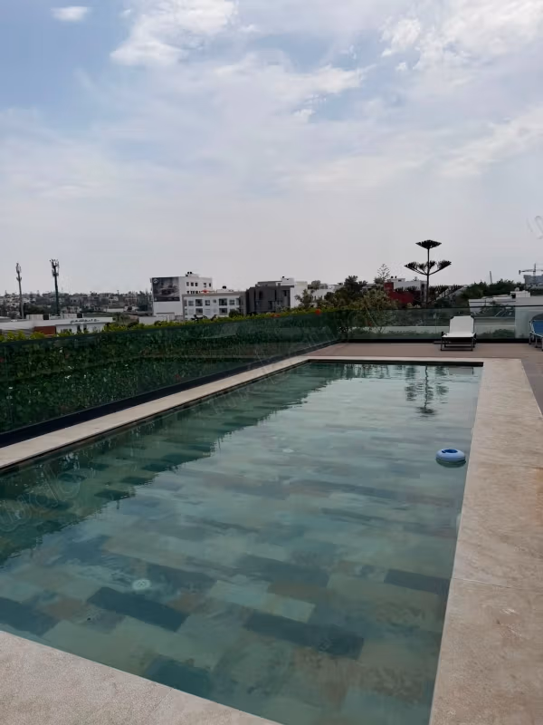 Suberbo apartamento en planta baja en alquiler en Oasis. Superficie total 85 m². Bien amueblado