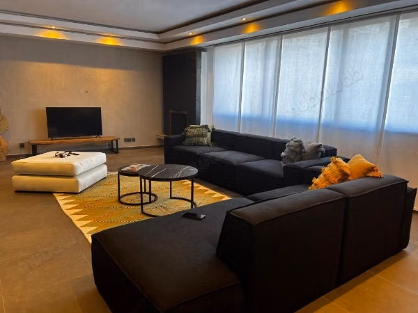 Empty villa 4 bedrooms swimming pool, 460 m² – Hermitage