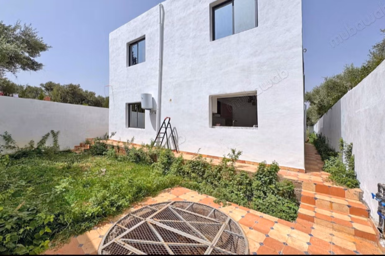 500m² titled villa with swimming pool for sale in Ouriika