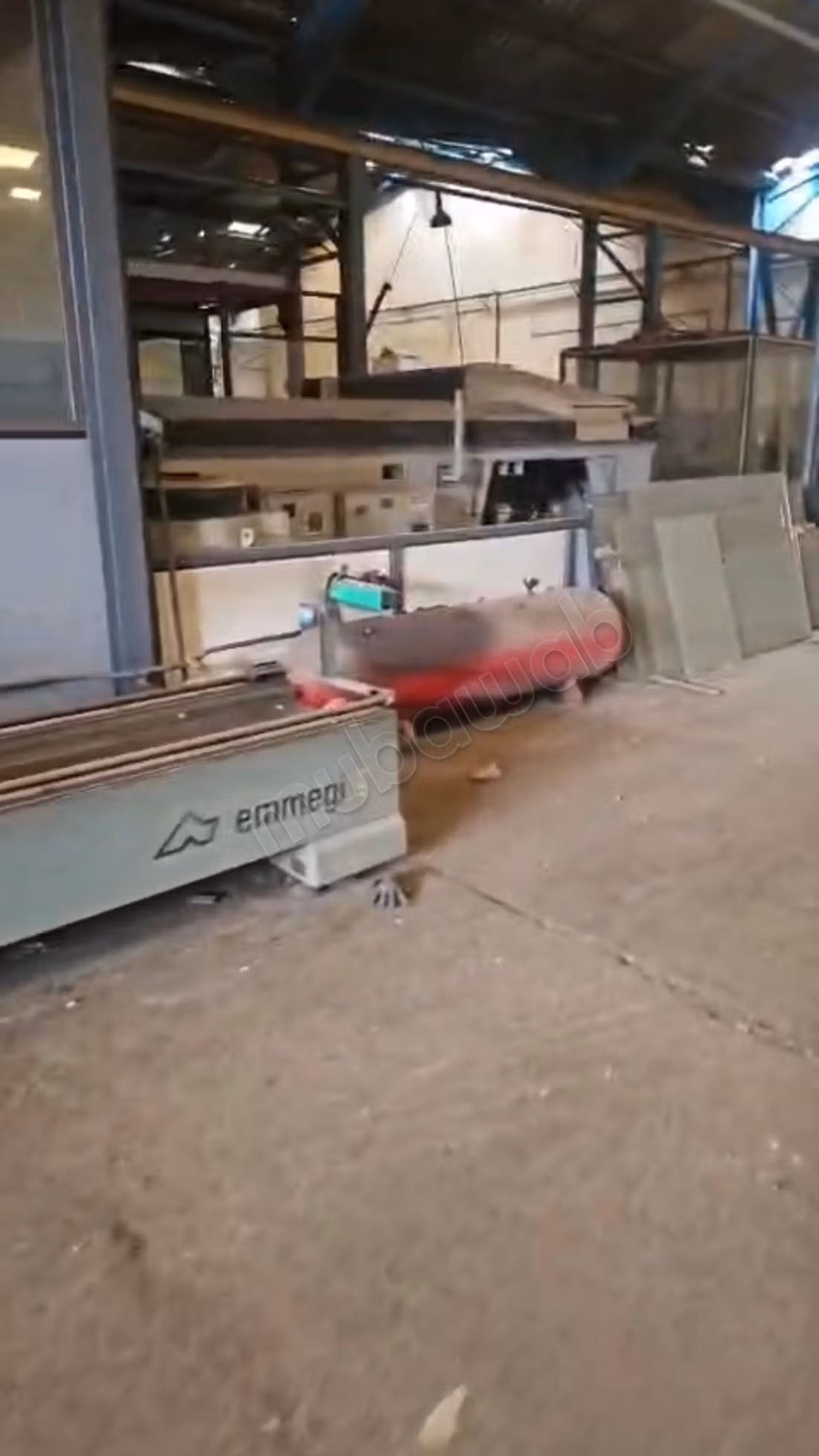 Terrain en vente à Zone Industrielle.
Surface totale 2700 m²