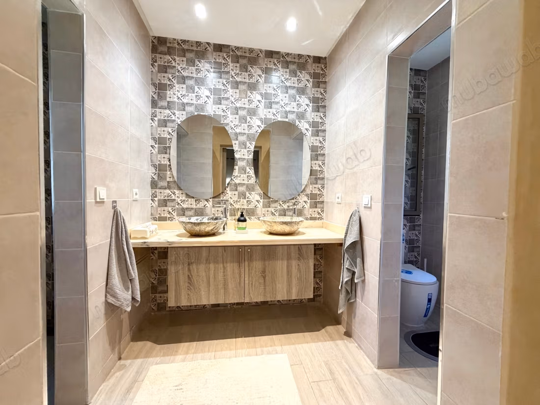 Unfurnished luxury villa for long-term rental