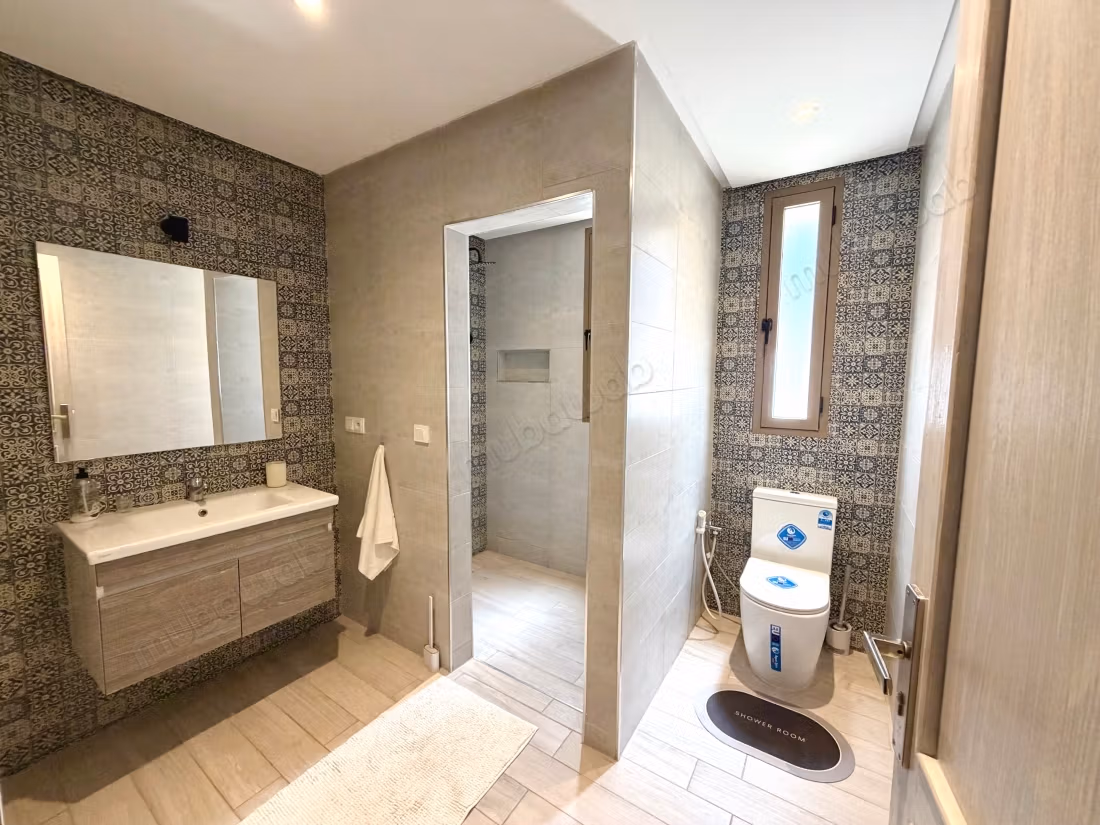 Unfurnished luxury villa for long-term rental