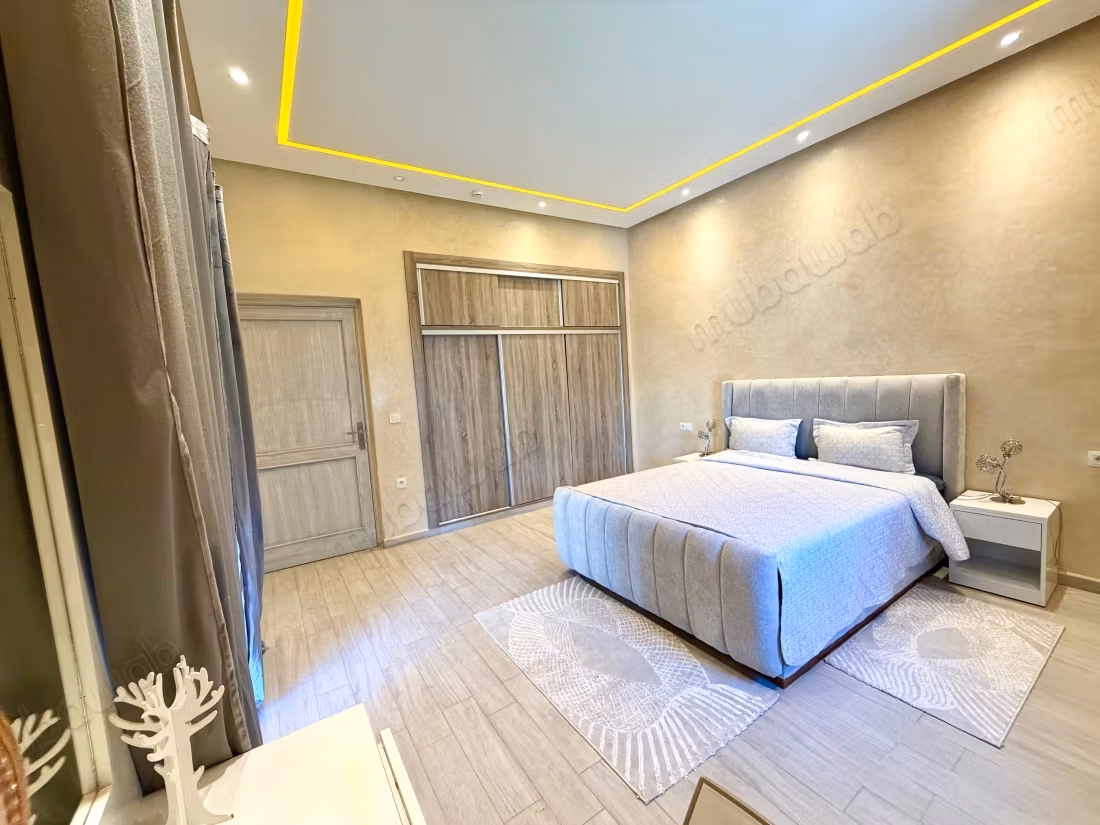 Unfurnished luxury villa for long-term rental