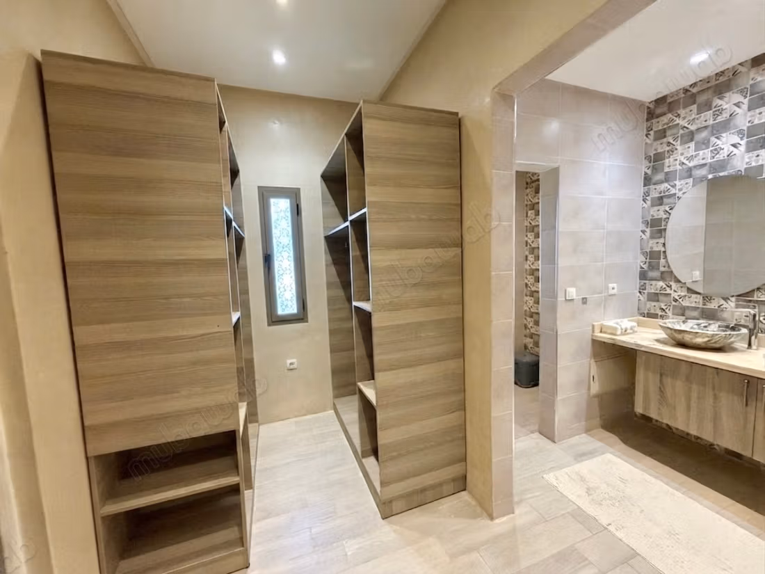 Unfurnished luxury villa for long-term rental