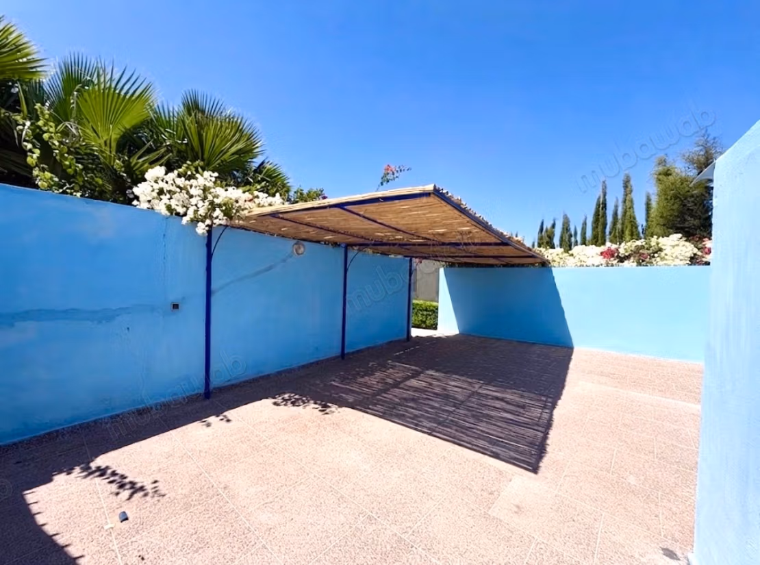 Unfurnished luxury villa for long-term rental