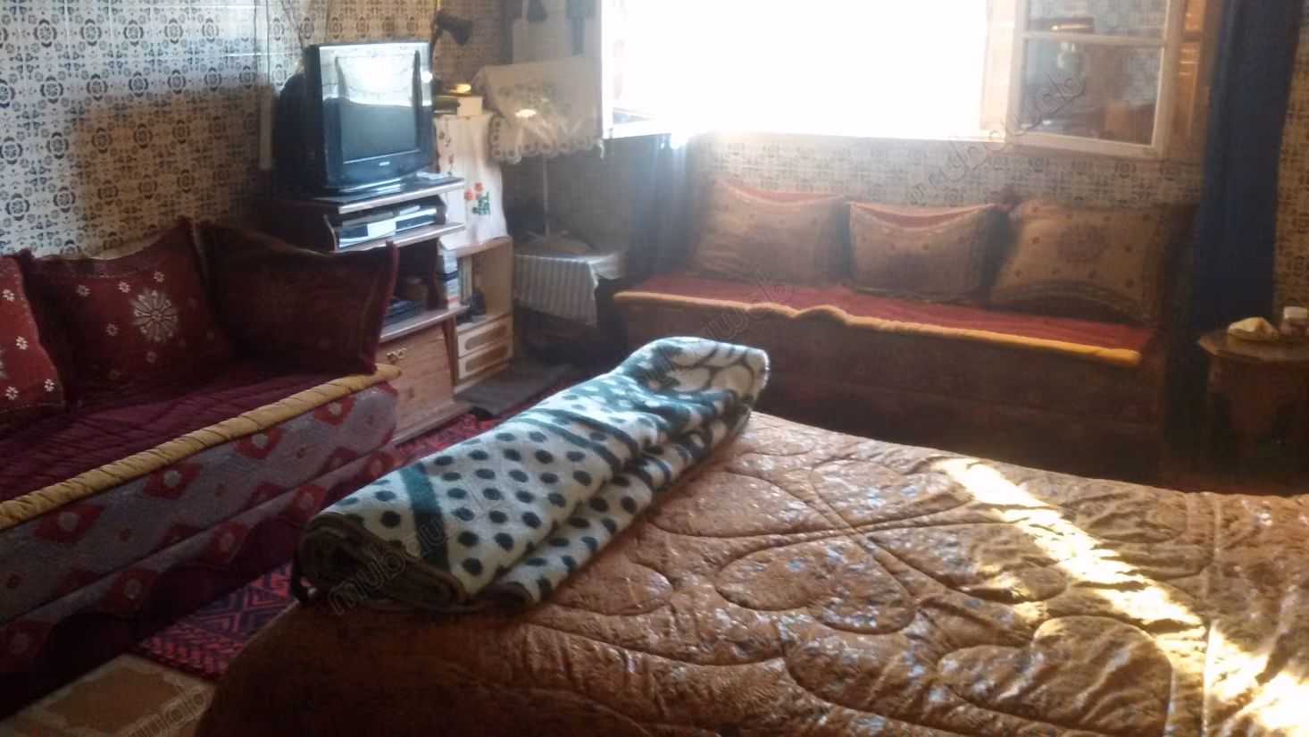 Vente d'un bel appartement à Belbekkar. 4 pièces. Salon typique marocain, résidence sécurisée