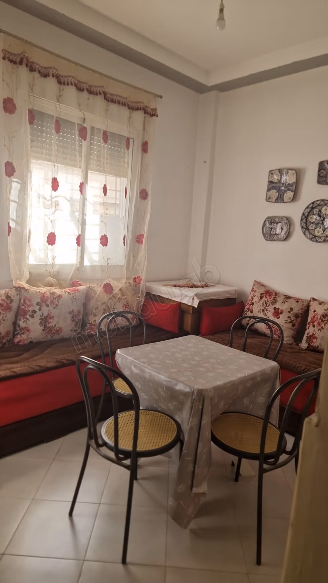 Appartement à louer à Hay Karim Amrani. Petite superficie de 70 m². Il est meublé avec goût