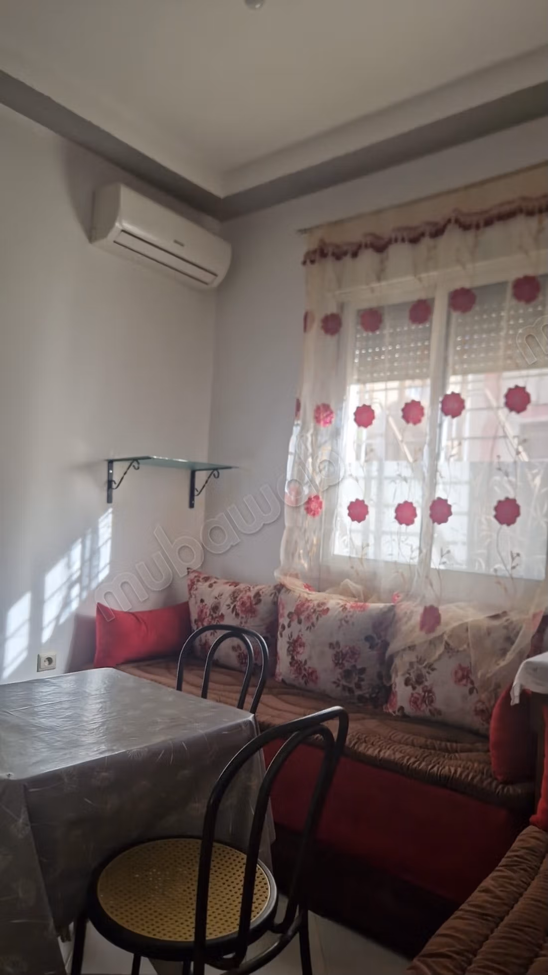 Appartement à louer à Hay Karim Amrani. Petite superficie de 70 m². Il est meublé avec goût