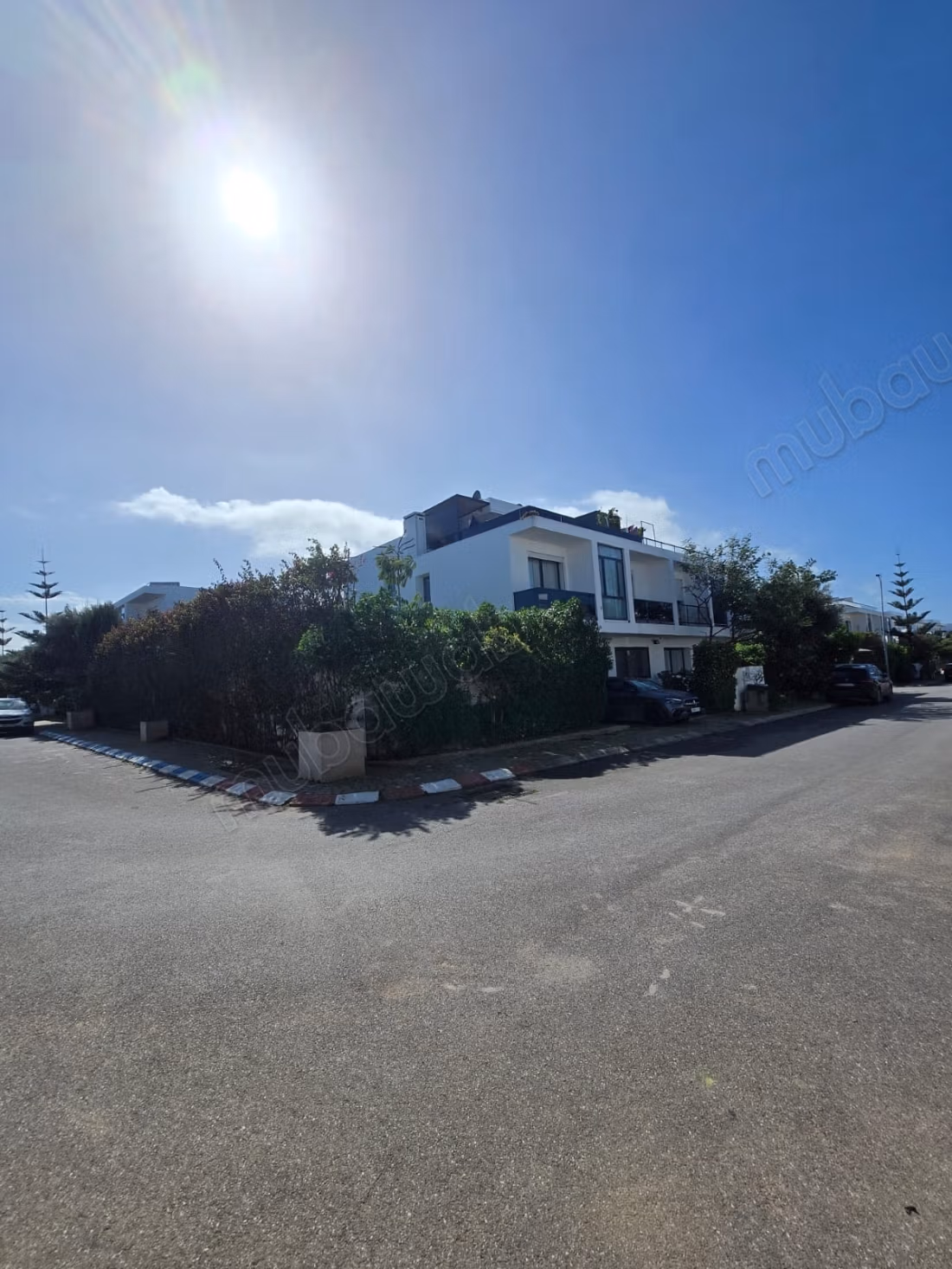 Villa d’angle rénovée 389 m² avec piscine 10m– Domaine de Darb, Dar Bouazza