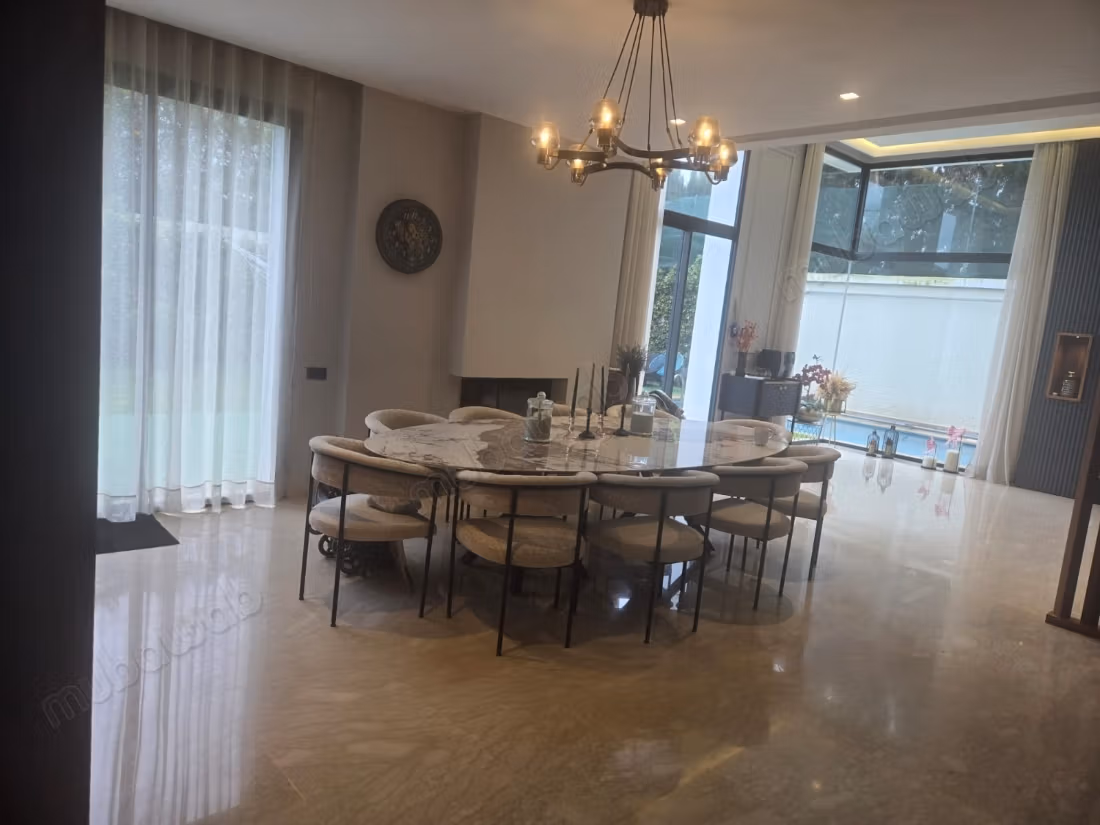 Villa d’angle rénovée 389 m² avec piscine 10m– Domaine de Darb, Dar Bouazza