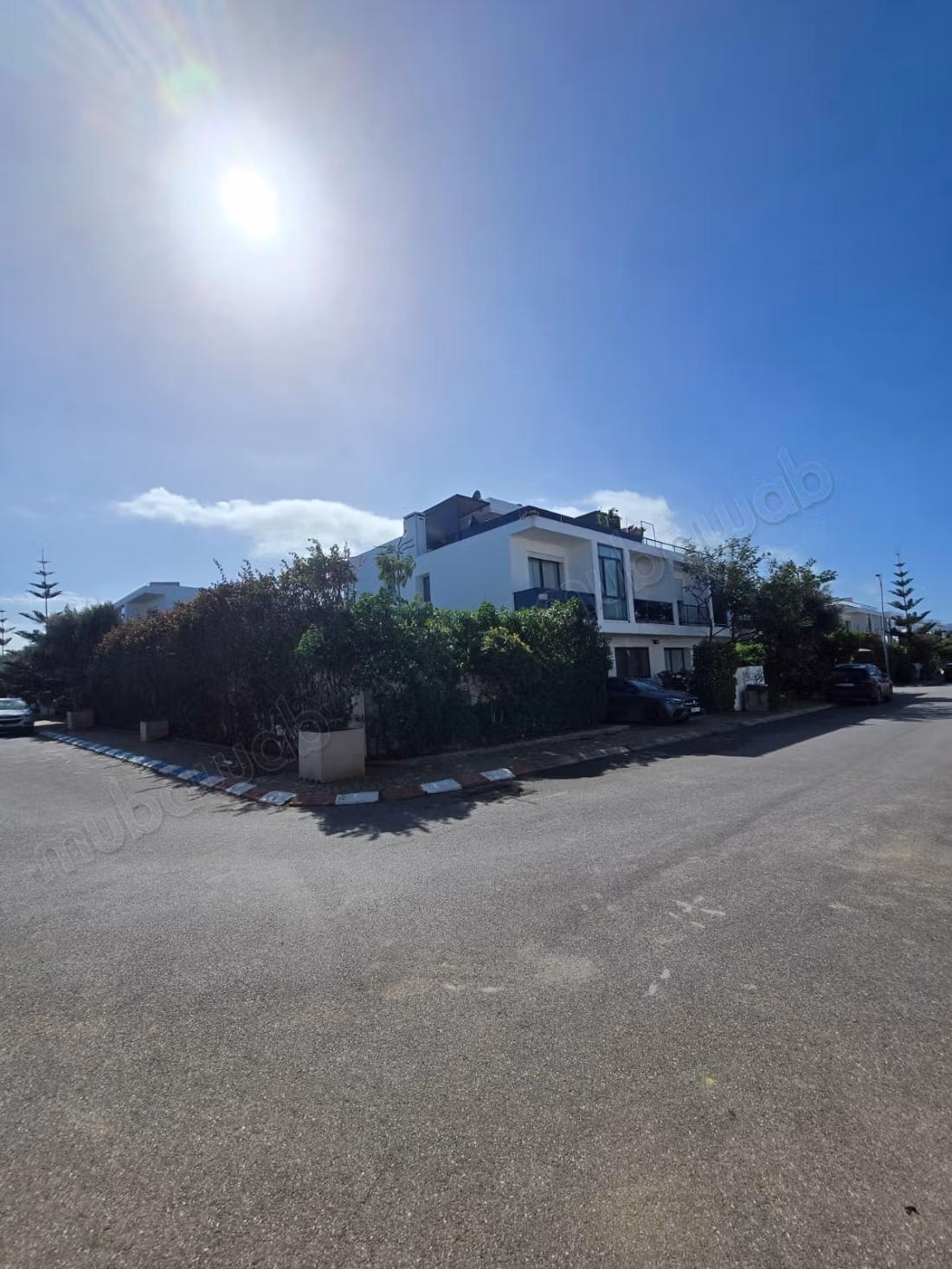 Villa d’angle rénovée 389 m² avec piscine 10m– Domaine de Darb, Dar Bouazza