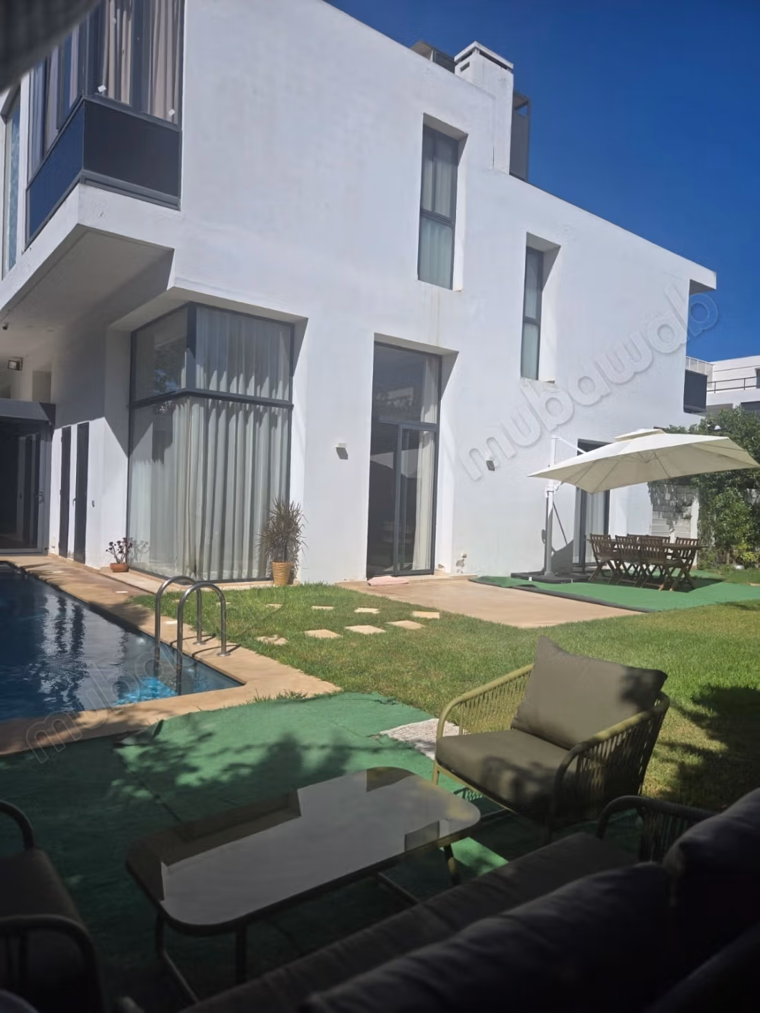 Villa d’angle rénovée 389 m² avec piscine 10m– Domaine de Darb, Dar Bouazza