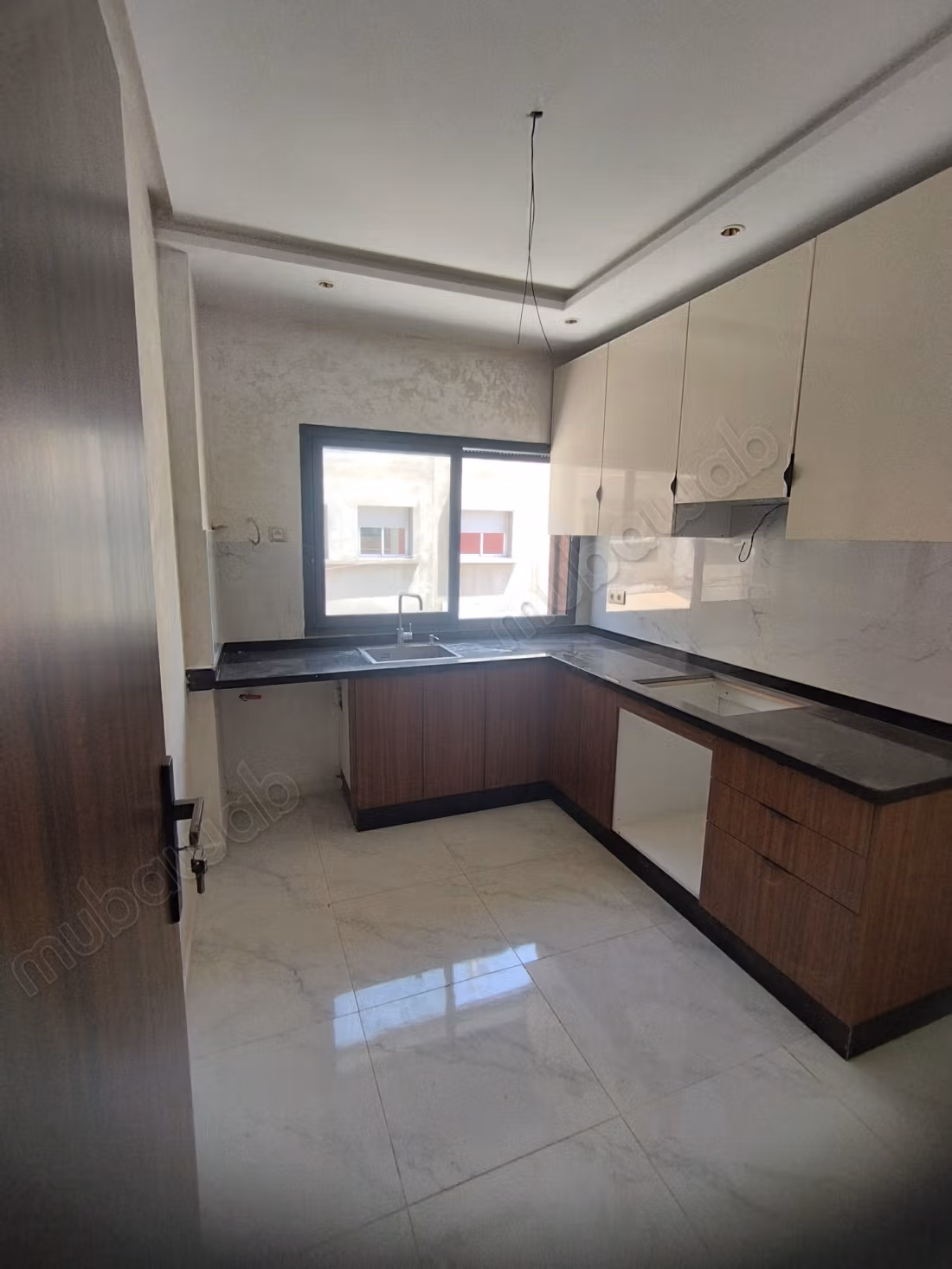 Maison à la vente à Oulad Wjih. 
Surface de 86 m². 
Système de climatisation