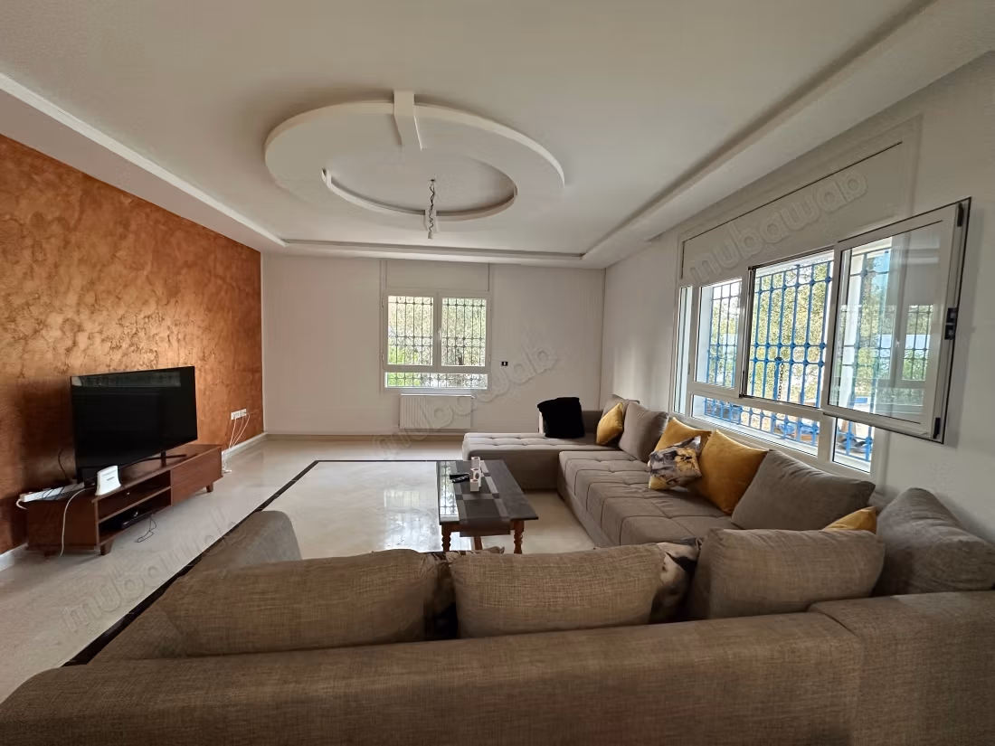 Magnificent villa for sale. Area 380 m². Garage and terrace