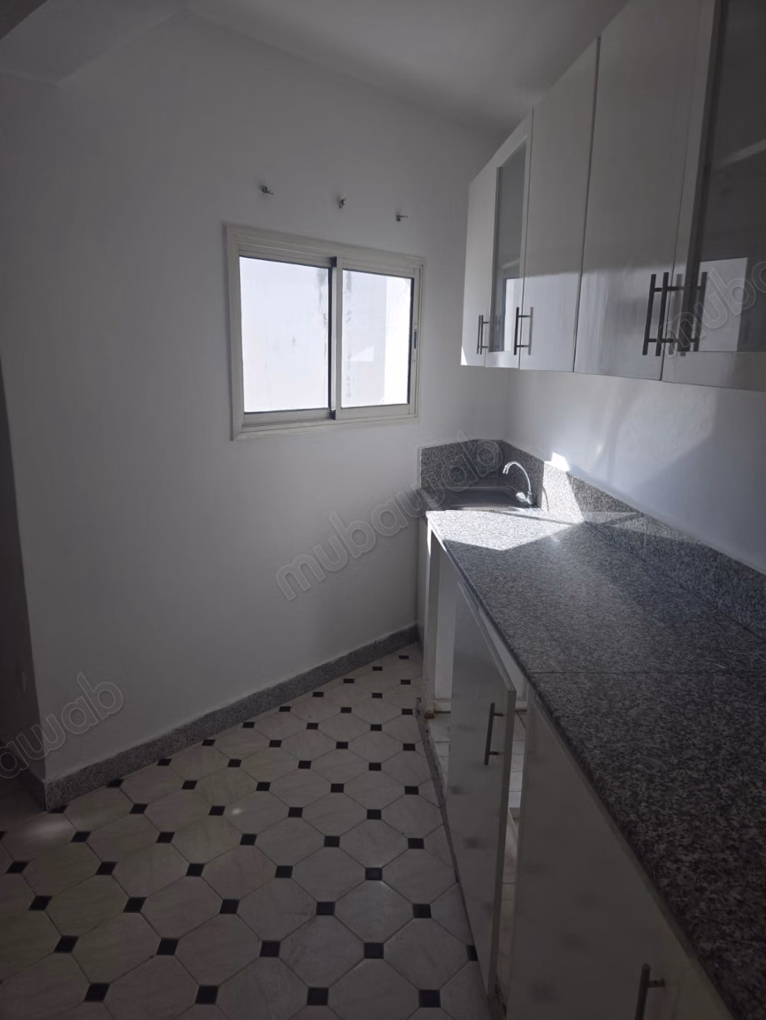 Bel appartement en bas 
agdal Rabat