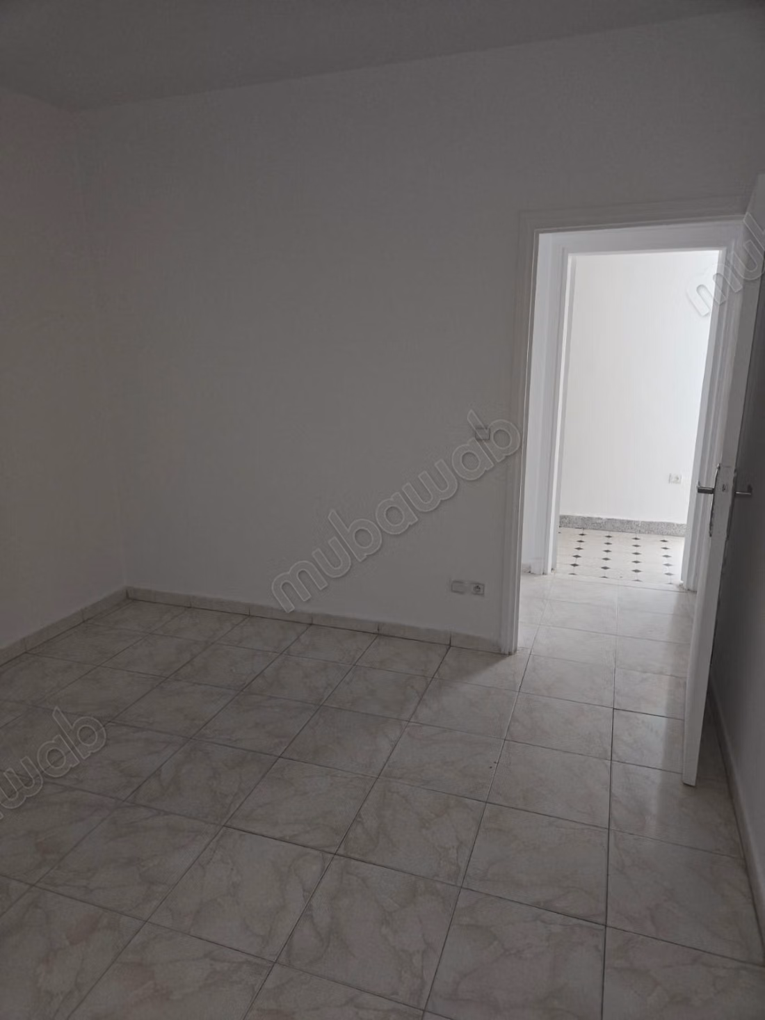 Bel appartement en bas 
agdal Rabat