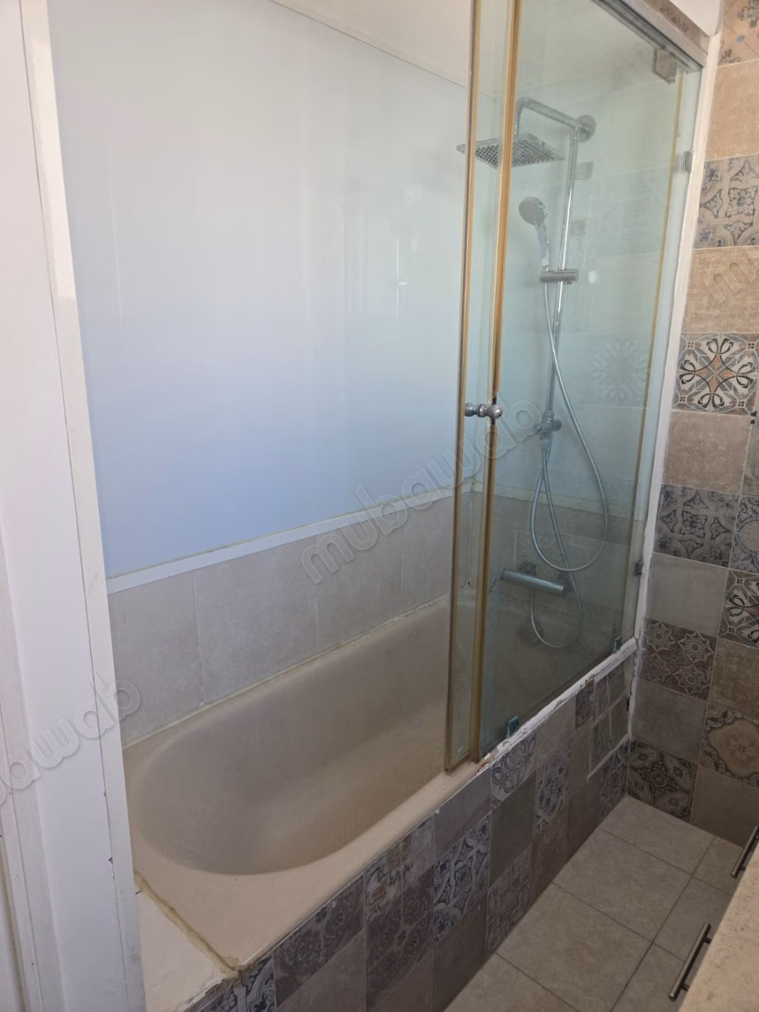 Bel appartement en bas 
agdal Rabat