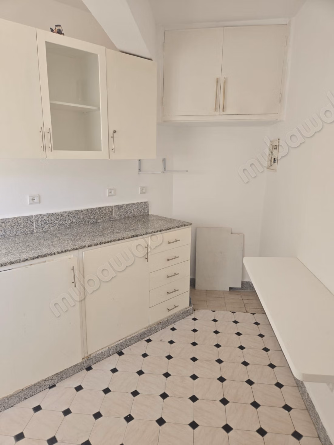 Bel appartement en bas 
agdal Rabat