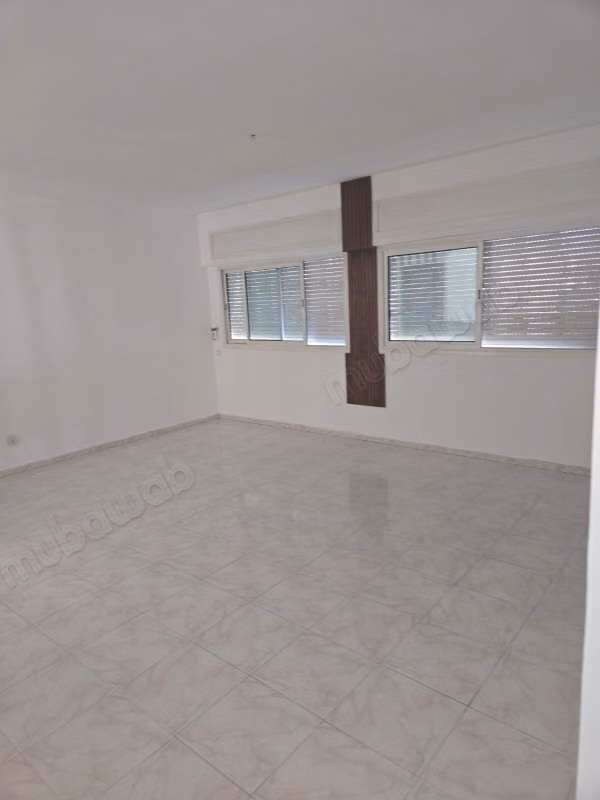 Bel appartement en bas 
agdal Rabat