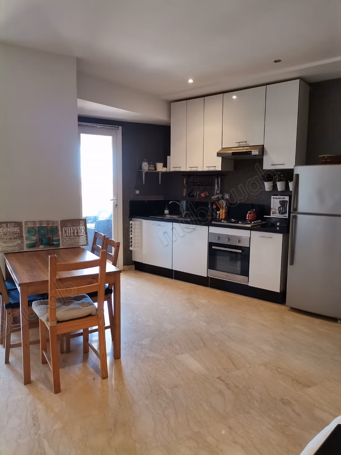 Appartement dans une residence en frond de mer