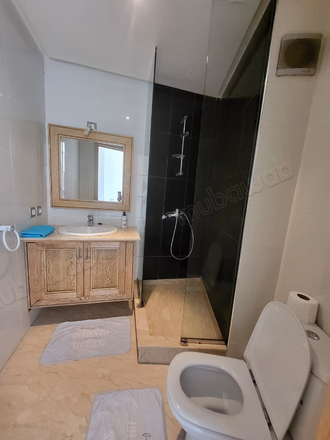 Appartement dans une residence en frond de mer